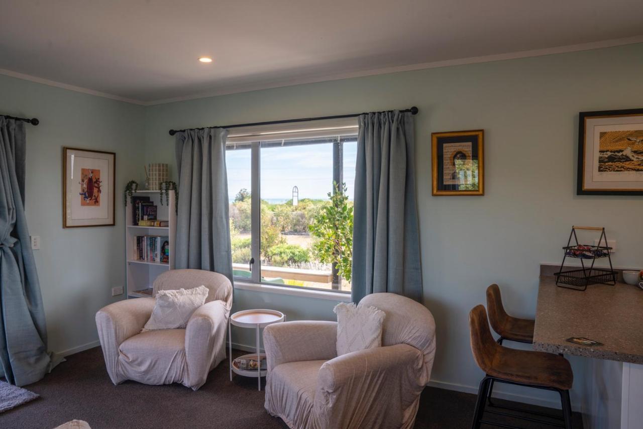 Beach Front Wine Makers Cottage Te Awanga Exterior photo