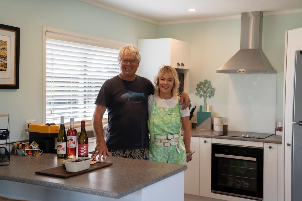 Beach Front Wine Makers Cottage Te Awanga Exterior photo